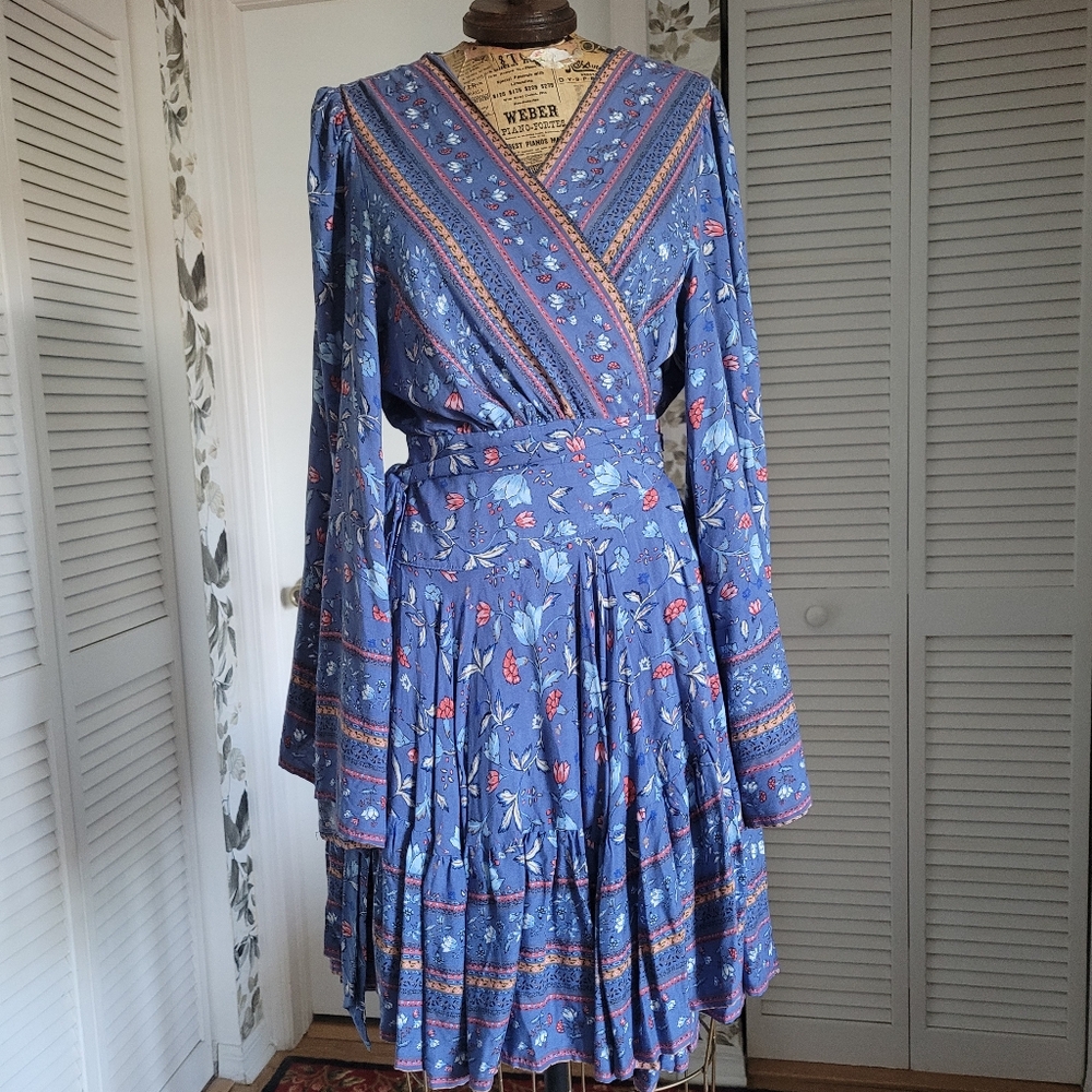 The Clothing Company Blue Floral Long Sleeve Mini Wrap Dress Sz Large - Picture 3 of 13
